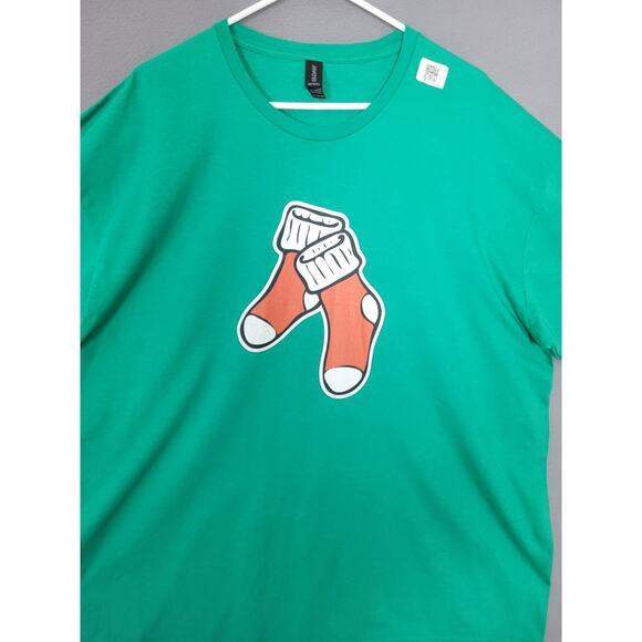 Christmas Socks Tshirt Short Sleeve Mens 2XL - Picture 3 of 6